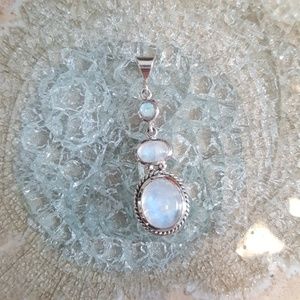 Sold: NWOT Labradorite & Moonstone 925 Pendant